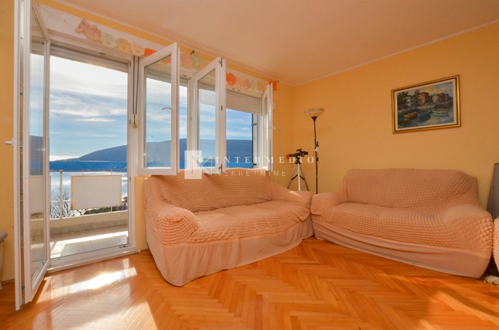 Dvosoban stan sa panoramskim pogledom na more – Centar Herceg Novog